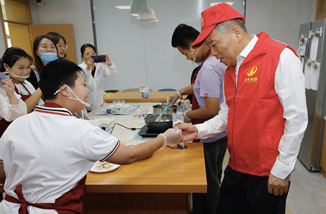 ǣС֣һѩ ¥³WilliamϣԸ߽ɽ·ѧУ֡