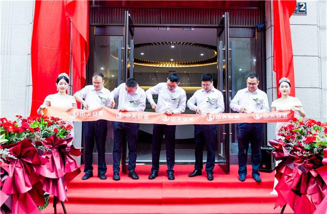 վ¾ ʵǰСWilliamϣڰչ˾ʽ