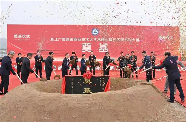 WilliamϣһľСУEPCĿͼݴ¥ڨʽ˳